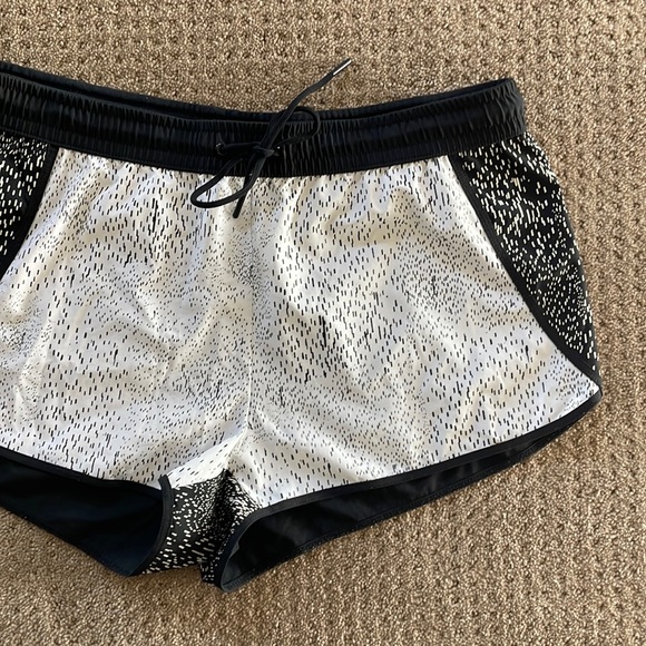 Fabletics shorts - Picture 2 of 3